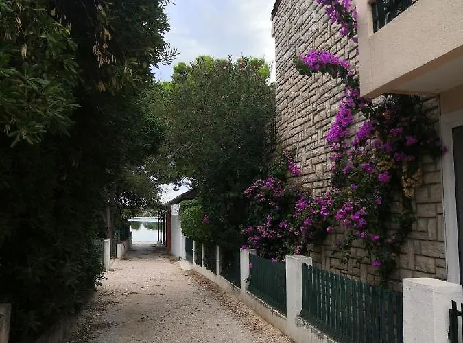 Brlecic 아파트 피로바츠